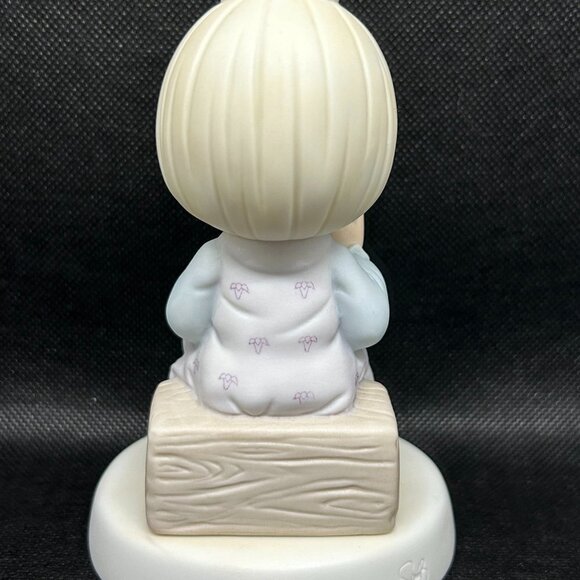 Precious Moments "A Universal Love" Special 1992 Limited Edition figurine - Picture 2 of 3